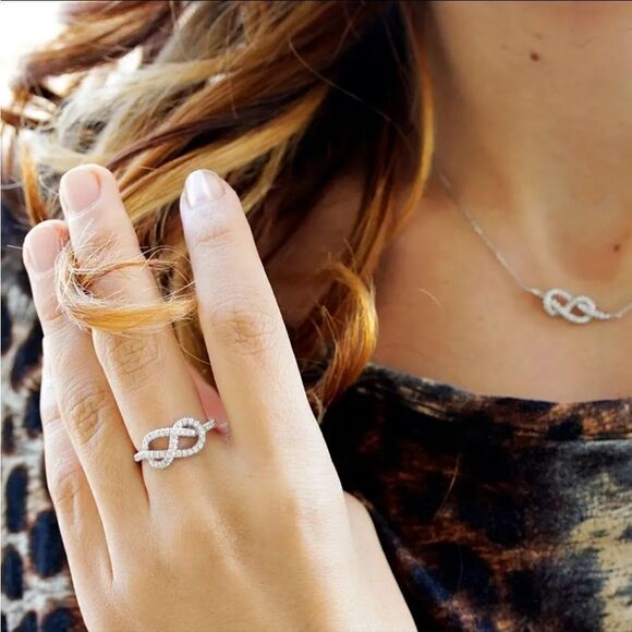New INFINITY KNOT Silver plated Cubic Zirconia Ring - Picture 4 of 8